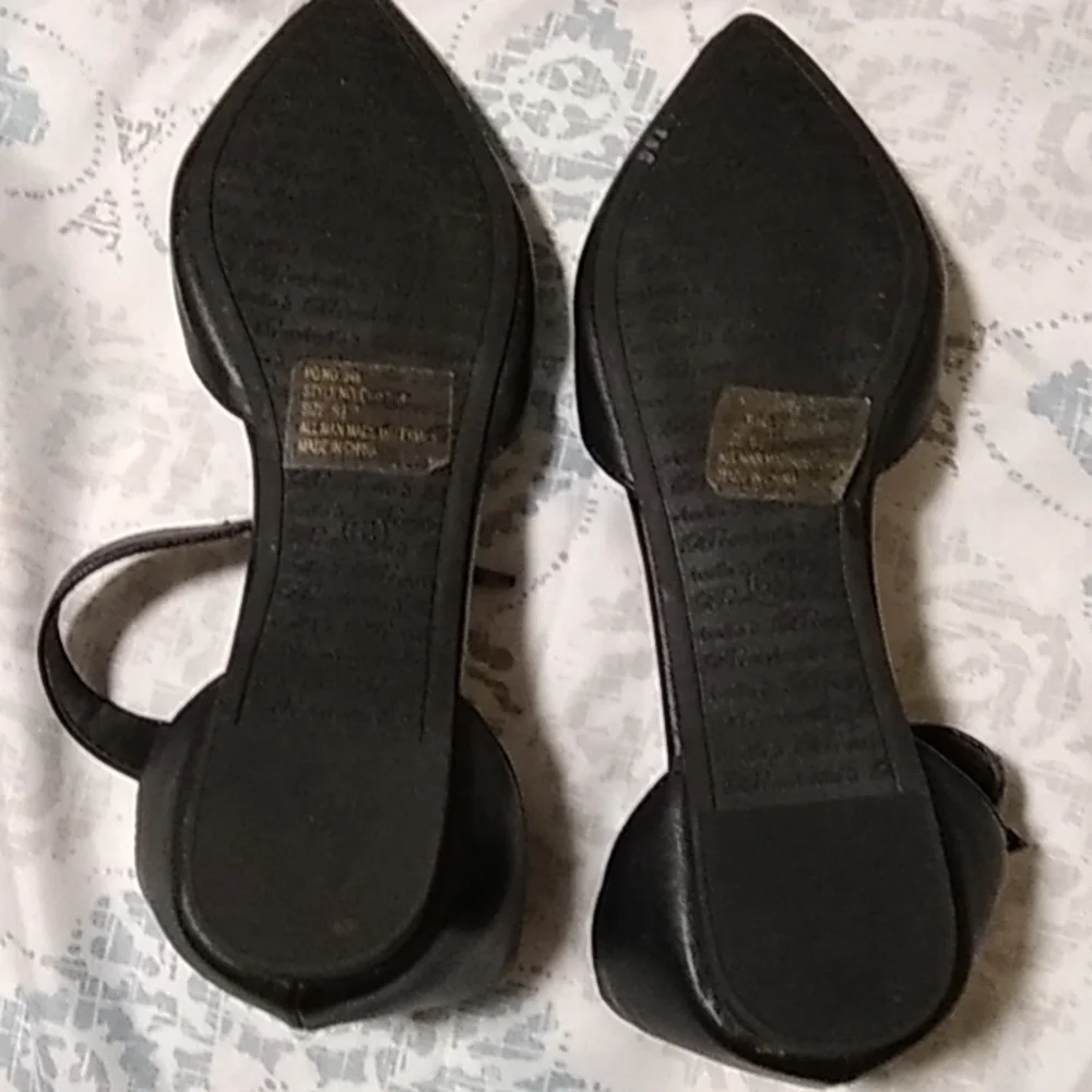 Shoes - Picture 2 of 6